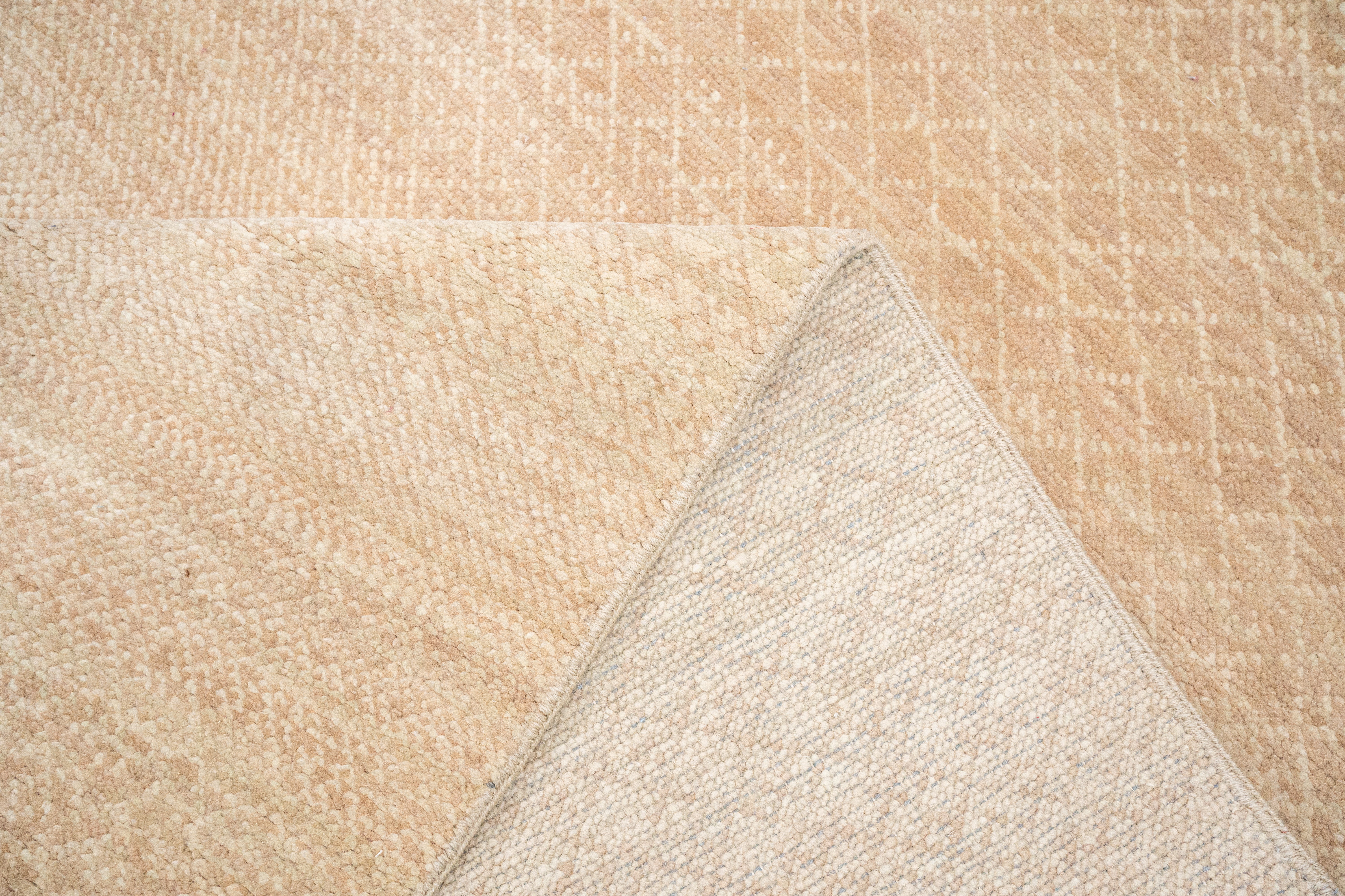 Handknotted Carpet, DIA- 3499 DCM, Pale Taupe & Almond